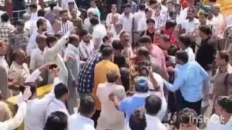 भिंड नगर: भिंड में चौराहे पर कांग्रेसियों ने जबरदस्त प्रदर्शन किया