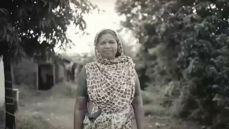➡️ ग्राम बाँसपानी की श्रीमती गंगली वरकड़े ने बताया कि पहले दूर-दूर से पानी लाना पड़ता था, जिससे काफी परेशानी होती थी। अब घर में नल कनेक्शन मिलने से पानी की सुविधा आसान हो गई है और उन्हें बहुत खुशी मिली है। इसके लिए उन्होंने प्रधानमंत्री श्री नरेंद्र मोदी जी एवं मुख्यमंत्री डॉ. मोहन यादव जी का हृदय से आभार व्यक्त किया।
PMO India
CM Madhya Pradesh
Jansampark Madhya Pradesh
Department of Public Health Engineering, Madhya Pradesh
#कहानी_बदलाव_की
#सेवा_संकल्प_अभियान
#SevaSankalpAbhiyan
#JansamparkMP
#बैतूल
#betul