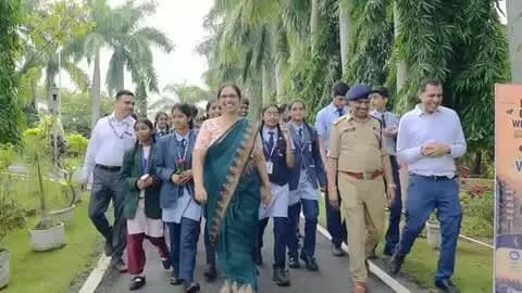 आज की छोटी-सी कोशिश ही कल की बड़ी पहचान बनती है। अपने सपनों पर विश्वास रखिए, कदम बढ़ाते रहिए - कलेक्टर, "श्रीमती रोक्तिमा यादव"
@chhattisgarhcmo @dpr.chhattisgarh
#KoreaDistrict #Chhattishgarh