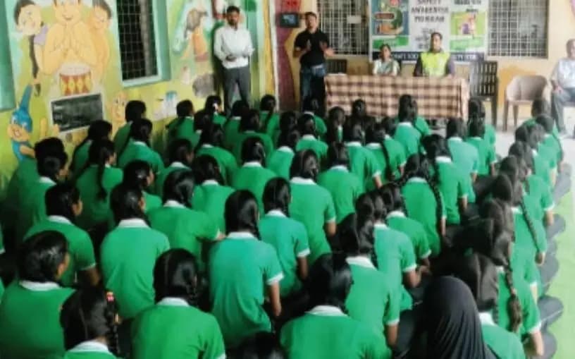 झरी जामणी: मुकुटबनमध्ये २०८ विद्यार्थ्यांसाठी रस्ता व अग्निसुरक्षा जागरूकता कार्यशाळा