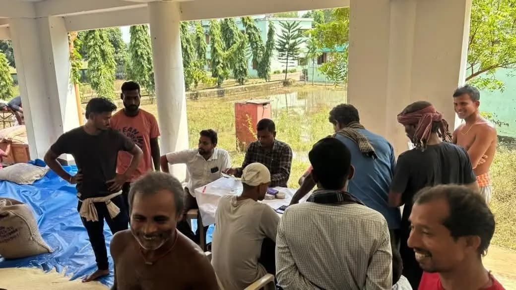 ରେମୁଣା: ରେମୁଣା ବ୍ଲକ କାଶିମପୁରରେ ବନ୍ୟା ପ୍ରଭାବିତଙ୍କୁ ରିଲିଫ୍ ଚାଉଳ ବଣ୍ଟନ