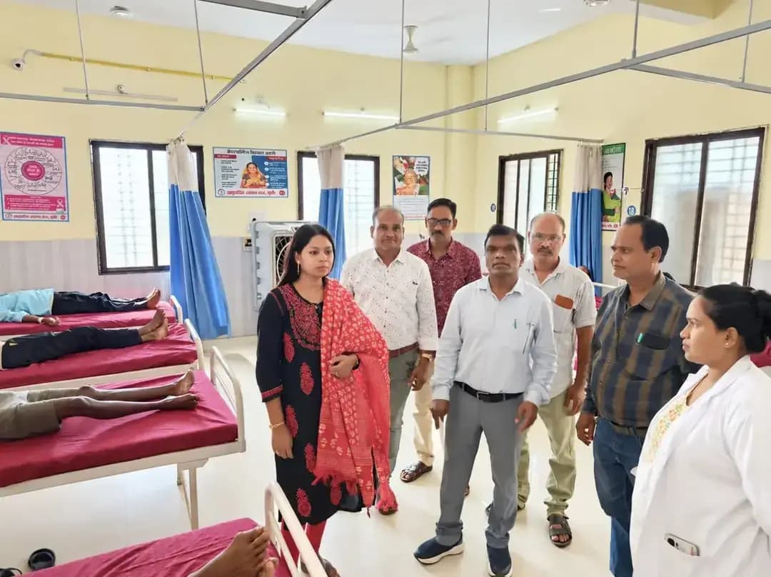 पुसौर सीएचसी में मरीजों को मिली बड़ी राहत, 16 की हुई सफल सर्जरी
विशेष शिविर में जरूरतमंद मरीजों को अपने क्षेत्र में ही मिली उपचार की सुविधा
सेवा संकल्प अभियान के तहत सामुदायिक स्वास्थ्य केंद्र पुसौर में आयोजित विशेष स्वास्थ्य शिविर में एक ही दिन में 16 मरीजों की सर्जरी सफलता पूर्वक की गई। पुसौर स्वास्थ्य केंद्र में एक दिन में इतनी संख्या में सर्जरी पहली बार हुई है।
#SevaSankalpAbhiyan #SevaSankalp #Health #raigarh