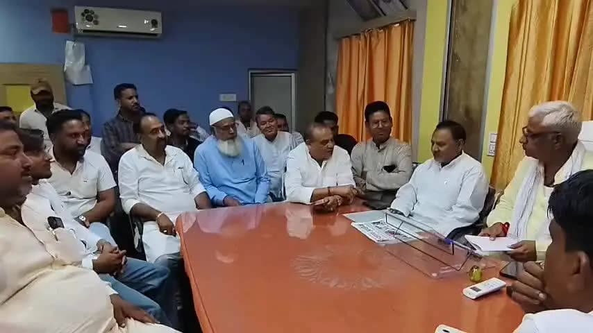 राजगढ़: नगर पालिका में विपक्षी खेमे ने नवनियुक्त चेयरमैन राकेश पूनिया को दी बधाई, पार्षदों ने विकास पर की चर्चा