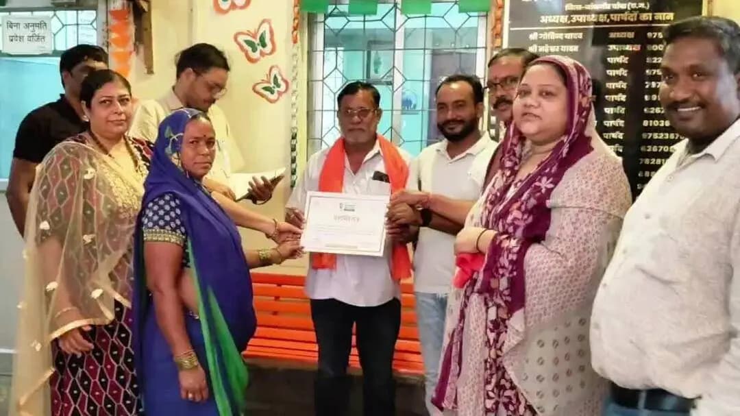 चांपा: सेवा संकल्प अभियान के तहत स्वच्छता अभियान चला, स्वच्छता दीदियों का सम्मान, जनप्रतिनिधियों एवं अधिकारियों की उपस्थिति