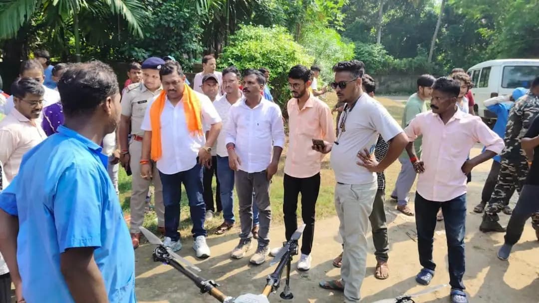 পোলবা-দাদপুর: মহানাদে ডেঙ্গু মুক্ত সমাজ গড়ার আহ্বান, মশার কীটনাশক ড্রোন দিয়ে ছড়ানো