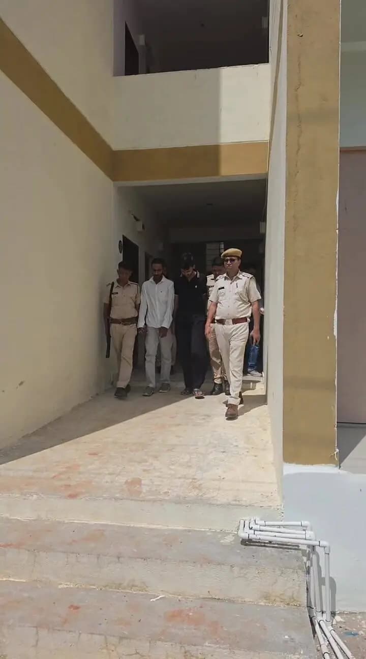 गामड़ी अहाड़ा: ₹4.95 लाख के नकली नोटों के साथ दो गिरफ्तार, गिरोह का पर्दाफाश