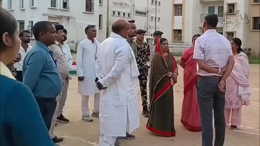 केसठ: केसठ आवासीय विद्यालय में अव्यवस्था पर SDM का निरीक्षण, छात्रों के विरोध के बाद प्रशासन और जनप्रतिनिधि सख्त