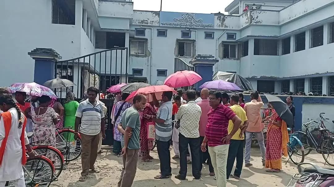 চুঁচুড়া-মগরা: বাঁশবেড়িয়ায় ২১০টি সাইকেল বিতরণ রাজ্যের সারথী প্রকল্পে