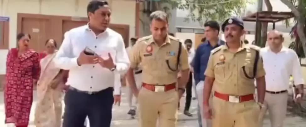 रोहिणी: दिल्ली पुलिस ने वरिष्ठ नागरिकों के लिए केंद्रीय पंजीकरण मेला और स्वास्थ्य शिविर आयोजित किया