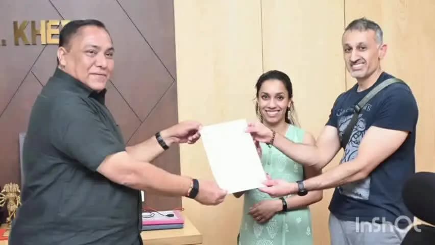 નડિયાદ: *NRI ગુજરાતી દંપતીએ નડિયાદની એક વર્ષની બાળકી દત્તક લીધી*