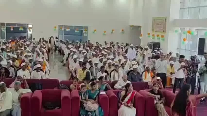 रामपुर: सद्भावना मंडप के विराट किसान में दूसरे दिन 1400 किसान हुए शामिल, वैज्ञानिकों ने किसानों को खेती के लिए दिए टिप्स