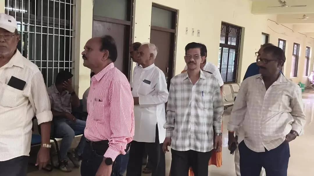 ପାରଳାଖେମୁଣ୍ଡି: ଗଜପତି: ଅବସରପ୍ରାପ୍ତ ସରକାରୀ କର୍ମଚାରୀଙ୍କ 12 ଦଫା ଦାବି, ଜିଲ୍ଲାପାଳଙ୍କୁ ଦିଆଗଲା ଦାବିପତ୍ର