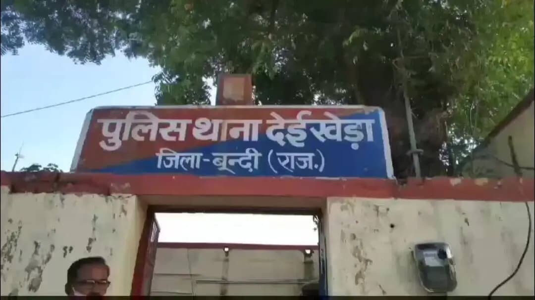 इंद्रगढ़: लबान के पास हाइवे पर गड्ढों में बाइक फिसलने से बाइक सवार युवक गंभीर घायल, अस्पताल में चल रहा उपचार