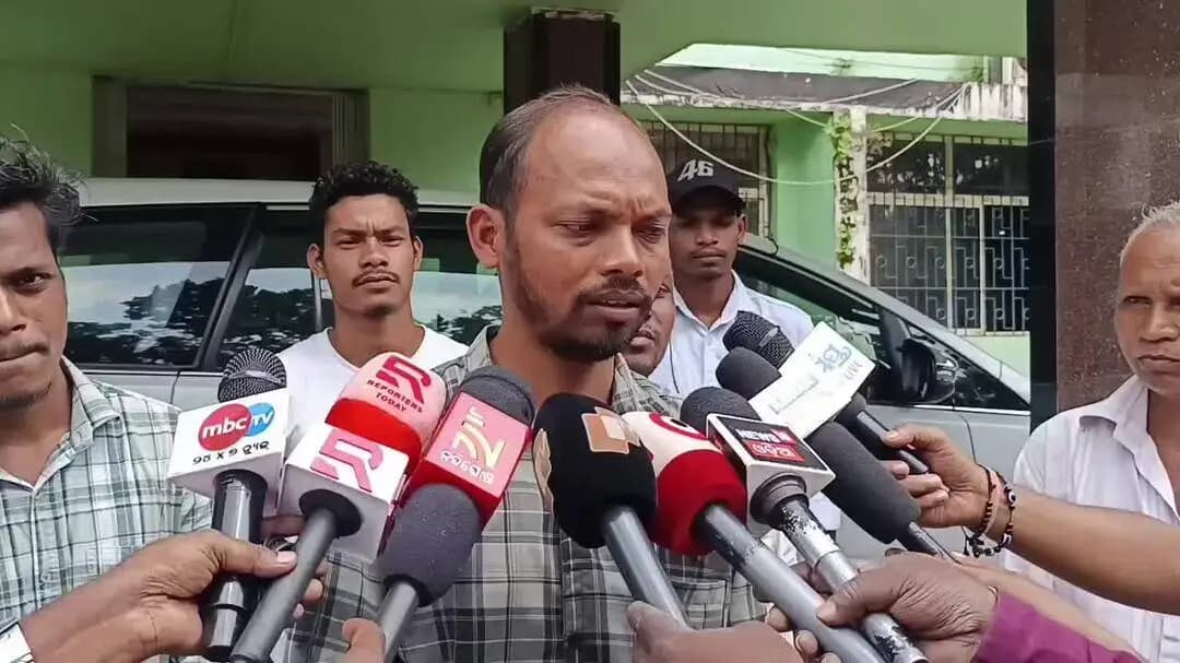 ବାଲିଗୁଡା: ଫୁଲବାଣୀ ଠାରେ ରାସ୍ତାଘାଟର ସମସ୍ୟା କୁ ନେଇ ଜିଲ୍ଲାପାଳ ଙ୍କୁ ଅଭିଯୋଗ ଦେଇଛନ୍ତି ଦାସିଗୁଡା ଗ୍ରାମବାସୀ