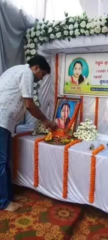 ଦେବଗଡ: ଝୁମ୍ପୁରା ଗ୍ରାମରେ ଏକାଦଶାହ କର୍ମରେ ଯୋଗଦେଲେ ଦେବଗଡ଼ ବିଧାୟକ