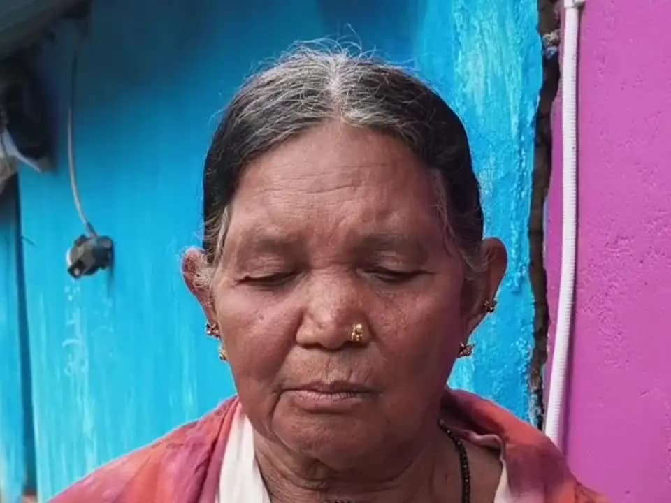 ମୋହନା: ଡେଙ୍ଗାସର୍ଗୀ ଗାଁ ର ସୁକୁମାରୀ ନାୟକ ଙ୍କୁ ବର୍ଦ୍ଧିତ ଭତ୍ତା ଟଙ୍କା ଆବେଦନ କରିଥିଲେ ମଧ୍ୟ ମିଳୁନି, ସରକାର ଙ୍କୁ ନେହୁରା