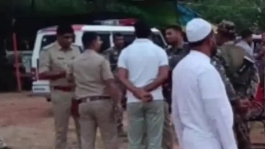 मांडर: मंदरों हत्याकांड में नया मोड़, शव के साथ थाना पहुंचे परिजन