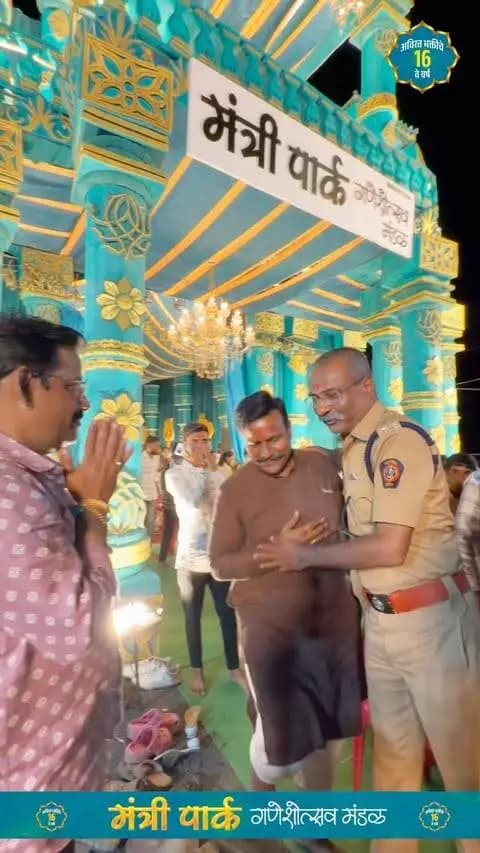 गणेशोत्सवाच्या पावन पर्वात वाशिमचे मा. पोलीस अधीक्षक साहेब यांची मंडपात विशेष उपस्थिती लाभली. त्यांच्या हस्ते संपन्न झालेल्या आरतीने भक्तिमय वातावरण अधिकच मंगलमय झाले. 🪔✨
🙏 गणपती बाप्पा मोरया! 🙏