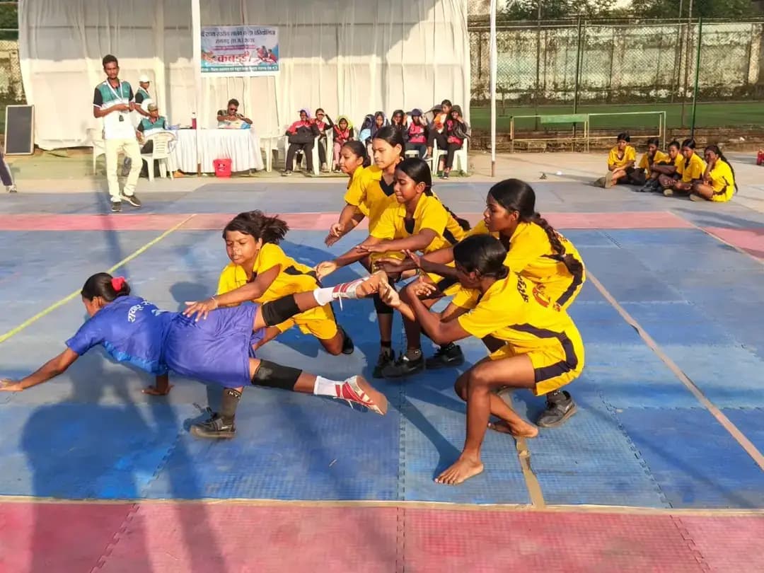 26वीं राज्य स्तरीय शालेय क्रीड़ा प्रतियोगिता के खिलाड़ियों ने दिखाया दमखम
कबड्डी, खो-खो और वॉलीबॉल में रोमांचक मुकाबले, खिलाड़ियों की सुविधाओं पर भी प्रशासन की नजर
प्रतियोगिता का समापन 1 अक्टूबर को, विजेता टीम होंगे सम्मानित
#raigarh