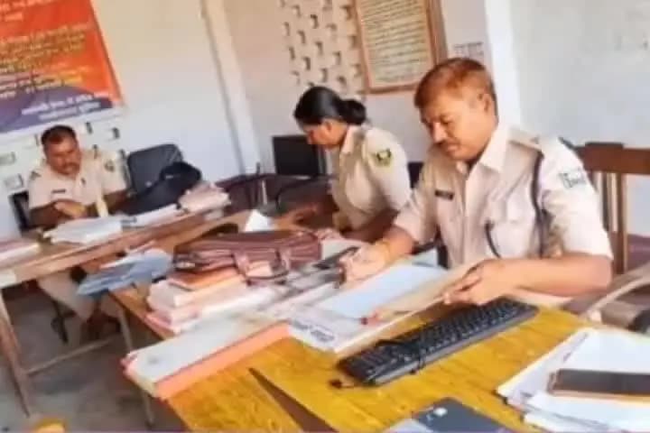 लखीसराय: लखीसराय जिले के सभी थानों में हाज़िरी सह समीक्षा बैठक का आयोजन