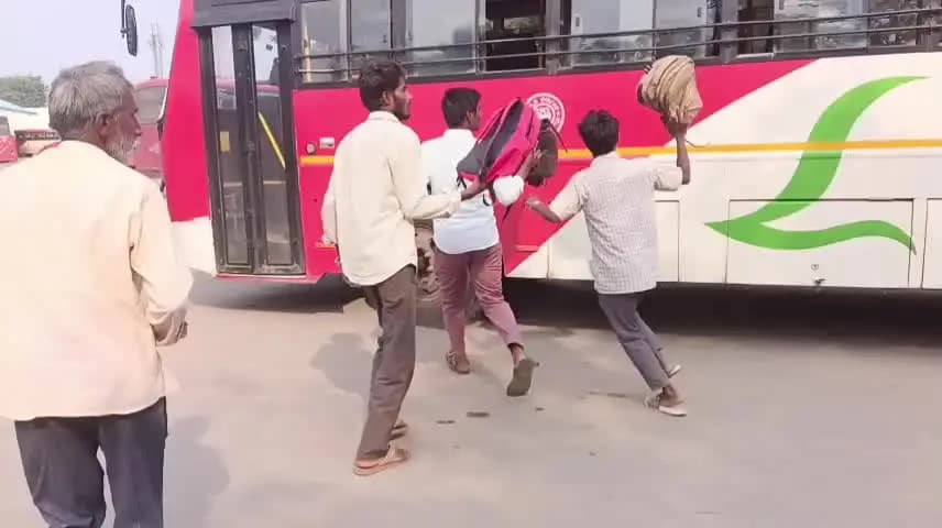 ಕೊಪ್ಪಳ: ಜಿಲ್ಲಾ ಉಸ್ತುವಾರಿ ಸಚಿವರ ತವರು ಕ್ಷೇತ್ರಕ್ಕೆ ಬಸ್ ಇಲ್ಲದೆ ಪರದಾಟ; ಅಧಿಕಾರಿಗಳ ನಿರ್ಲಕ್ಷ್ಯ