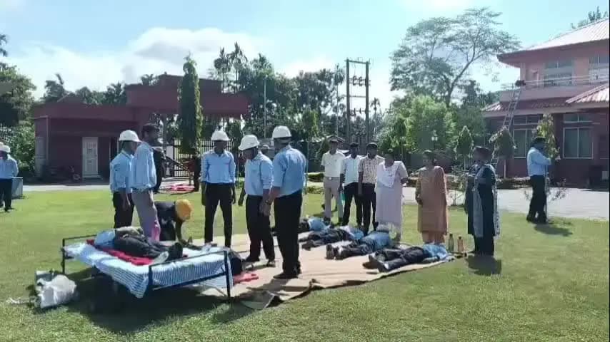 তিনিচুকীয়া: বৰহাপজানৰ সু-প্ৰভাত ইণ্ডাষ্ট্ৰিয়েল ট্ৰেইনিং ইনষ্টিটিউটত দুৰ্যোগ ব্যৱস্থাপনাৰ প্ৰশিক্ষণ