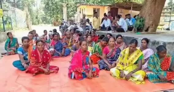 ଛେଣ୍ଡିପଦା: କୋଶଳା ଟିପିସିଓଡିଏଲ ବିଦ୍ୟୁତ କାର୍ଯ୍ୟାଳୟ ଘେରାଉ କଲେ କଷିଡିହ ଗ୍ରାମବାସୀ