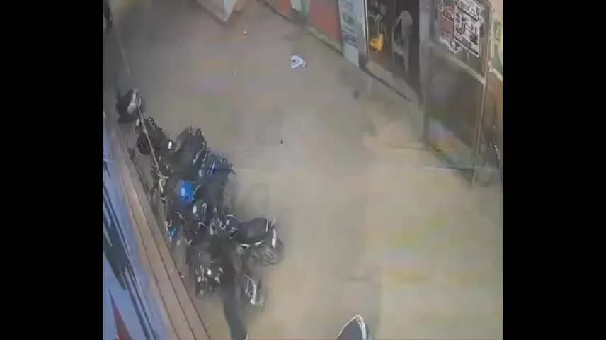 ग्वालियर गिर्द: शताब्दीपुरम में CCTV में कैद चोरी, दो युवक वारदात करते दिखे