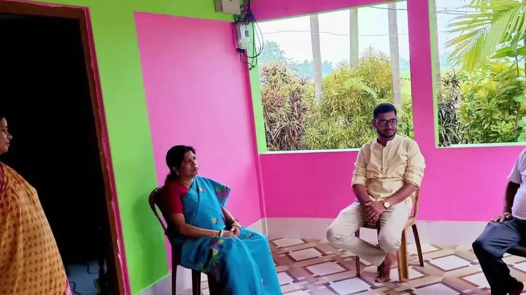 কমলপুর: সুরমা এলাকার এক ব্যক্তির বাড়িতে যান এলাকার বিধায়িকা