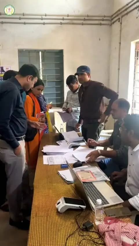 सेवा संकल्प अभियान: 2026
सेवा संकल्प अभियान के तहत खाद्य विभाग द्वारा जनजागरूकता शिविर का किया गया सफल आयोजन
प्रबंध संचालक वेयर हॉउसिंग कॉर्पोरेशन श्री आशीष कुमार टिकरिहा ने हरेठी में आयोजित सेवा सेतु शिविर का किया निरीक्षण
खाद्य विभाग द्वारा बीपीआरसी भवन हरेठी में सार्वजनिक वितरण प्रणाली एवं शासन की विभिन्न योजनाओं की दी गई विस्तृत जानकारी, आमजन को किया गया लाभान्वित
खाद्य विभाग द्वारा जिले के सभी विकासखंड में 28 से 30 सितंबर तक सेवा सेतु कैंप के माध्यम से आमजन को किया गया लाभान्वित
#सेवा_सेतु_अभियान
#सेवा_संकल्प_अभियान #SevaSankalpAbhiyan #SevaSankalp #JanSeva JanBhagidari
