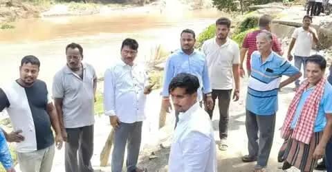 ରେମୁଣା: କ୍ଷତିଗ୍ରସ୍ତ ନଦୀବନ୍ଧ ସମୀକ୍ଷା କଲେ ବିଧାୟକ ଗୋବିନ୍ଦ ଚନ୍ଦ୍ର ଦାସ