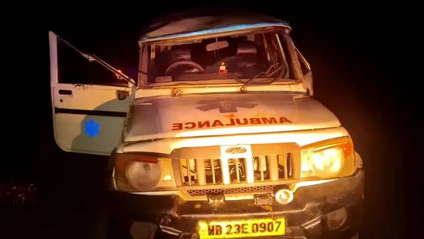 मोहखेड़: नागपुर से शव लेकर लौट रही एंबुलेंस सिल्लेवानी घाट पर पलटी, 4 लोग गंभीर घायल