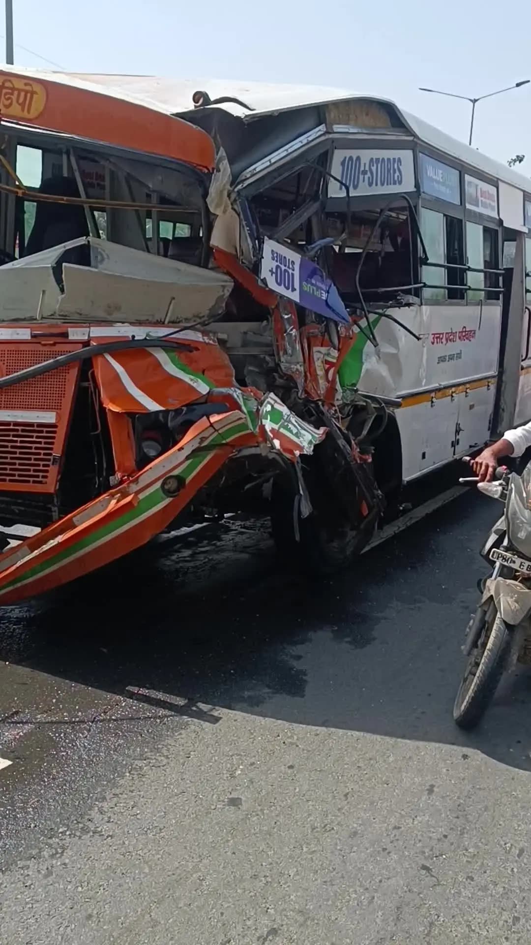 Runakta Sikandra Road pe Bhayanak Accident darjno Log ghatal