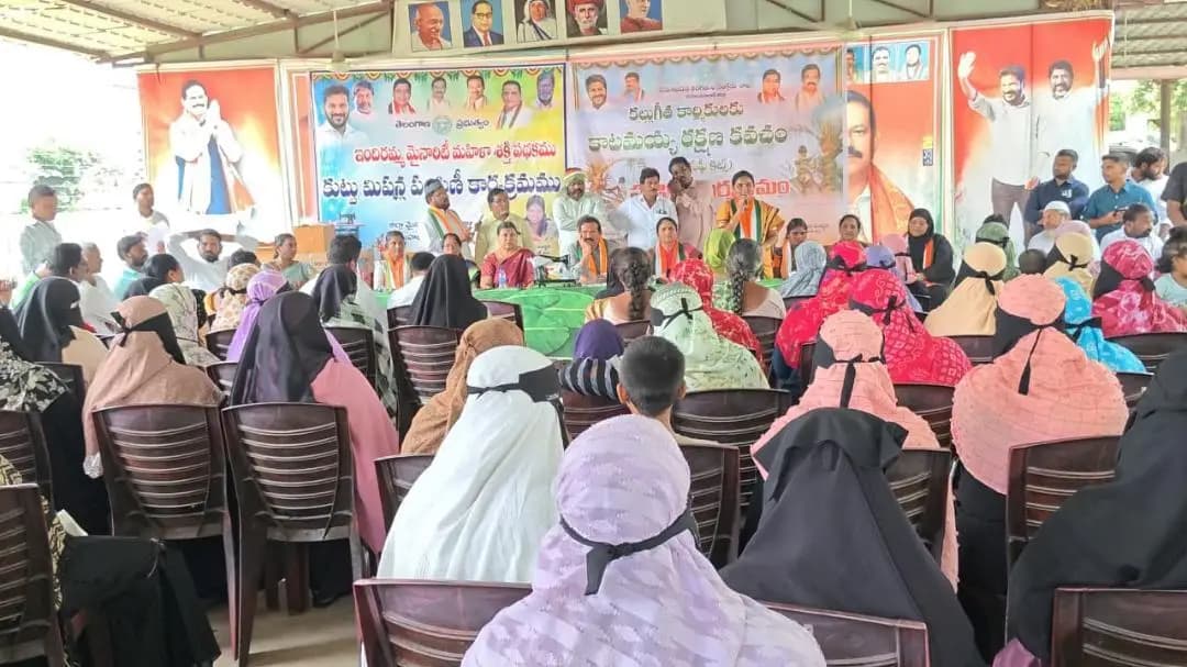 మహబూబాబాద్: మహబూబాబాద్లో 100 మంది మైనారిటీ మహిళలకు ఉచిత కుట్టు మిషన్ల పంపిణీ