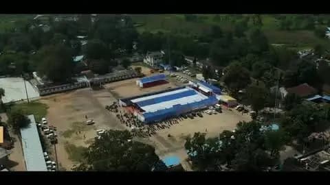 सेवा संकल्प अभियान के अंतर्गत अंतरराष्ट्रीय वृद्धजन दिवस पर बैकुण्ठपुर के शासकीय आदर्श रामानुज उच्चतर माध्यमिक विद्यालय के मिनी स्टेडियम में आयोजित जिला स्तरीय कार्यक्रम में सेवा, सम्मान और संवेदना की अनूठी तस्वीर देखने को मिली।
कार्यक्रम में कलेक्टर श्रीमती रोक्तिमा यादव और पुलिस अधीक्षक श्री हरीश राठौर ने स्वयं का स्वागत कराने के बजाय वरिष्ठजनों के सम्मान को प्राथमिकता दी।
#सेवा_संकल्प_अभियान #SevaSankalpAbhiyan #SevaSankalp #JanSeva #KoreaDistrict