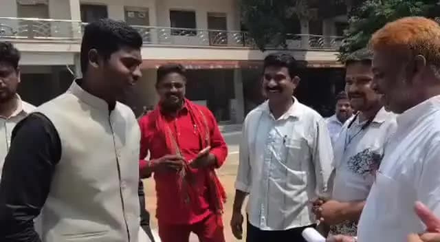 పాడేరు: జర్నలిస్టుల సమస్యల పరిష్కారానికి జిల్లా కలెక్టర్ దినేష్ కుమార్ కు వినతి పత్రం అందజేసిన జర్నలిస్టులు