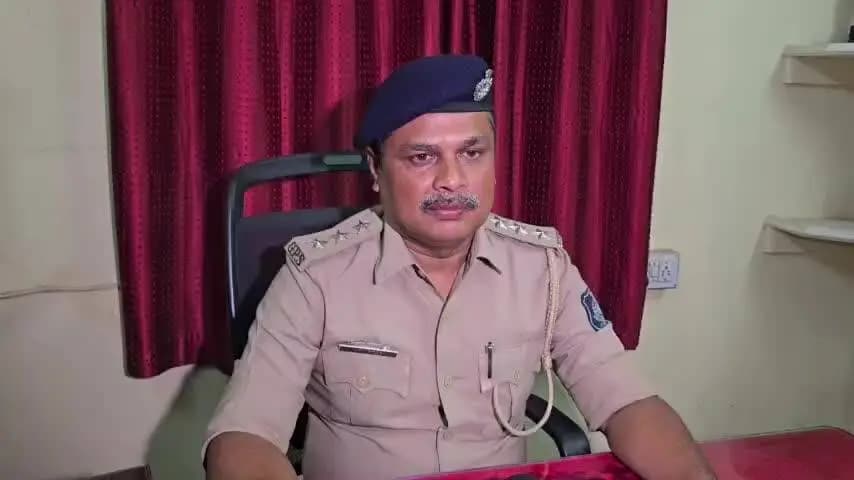 મજુરા: અલ્થાન વિસ્તારમાં થયેલા પોલીસ કમીના વિડીયો વાયરલ મામલે ટ્રાફિક એસીપી ટંડેલ સર દ્વારા પ્રતિક્રિયા આપી હતી.