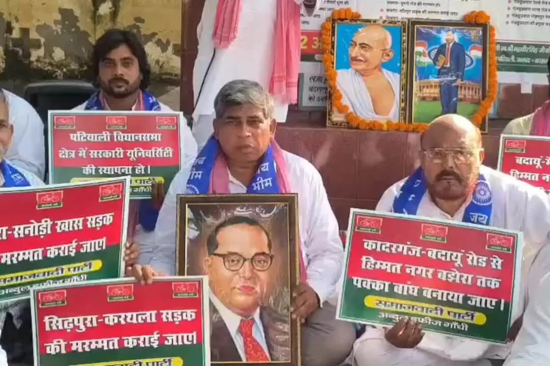 पटियाली: पटियाली में मांगों के समाधान के आश्वासन पर अब्दुल हफीज गांधी ने भूख हड़ताल स्थगित की