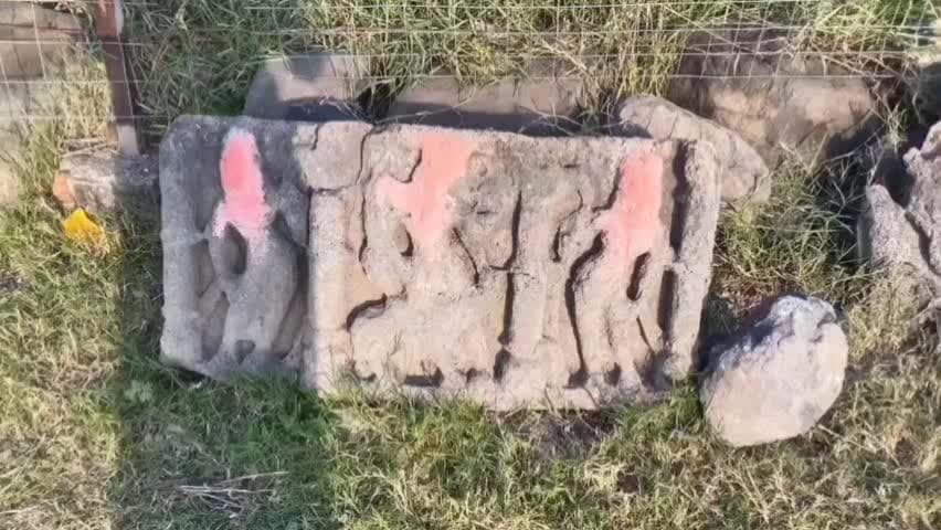गरोठ: गरोठ तहसील की दलमू ग्राम पंचायत के खरोटिया गांव के पास खंडित प्राचीन मूर्तियां मिलीं