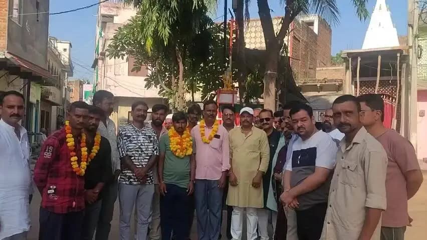 खनियाधाना में राष्ट्रपिता महात्मा गांधी की 157 बी जयंती मनाई गई जिसमें सैकड़ो की संख्या में कार्यकर्ता और लोग रहे मौजूद