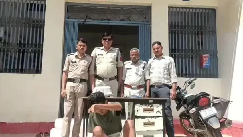 महाराजपुर: महाराजपुर पुलिस ने ढिगपुरा रोड से अवैध गांजे के साथ आरोपी को गिरफ्तार किया
