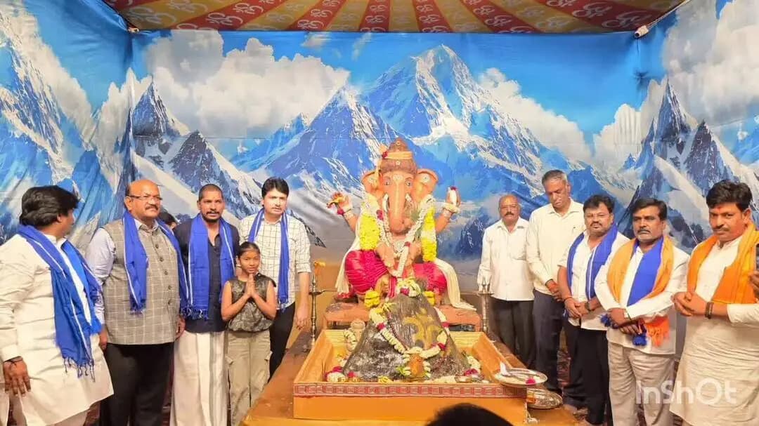 ಕಲಬುರಗಿ: ನಗರದಲ್ಲಿ ಹಿಂದು ಮಾಹಾ ಗಣಪತಿ ದರ್ಶನ ಪಡೆದ ಬಿಜೆಪಿ ಮುಖಂಡರು