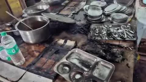 ସୁନ୍ଦରଗଡ: କାର୍ ଭିତରୁ ଯୁବକଙ୍କ ମୃତଦେହ ଘଟଣାରେ ତେଜିଲା ଅସନ୍ତୋଷ
ଟାଉନ୍ ଥାନା ଘେରାଓ ପରେ ଢାବାରେ ପେଟ୍ରୋଲ ଢାଳି ନିଆଁ ଲଗାଇଲେ ଉତ୍ୟକ୍ତ ଲୋକେ