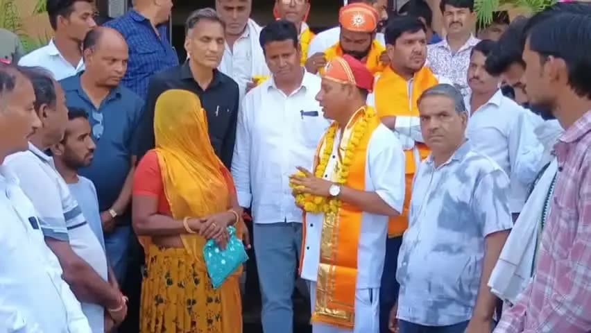 भदेसर: भादसोड़ा चौराहा स्थित सांवलियाजी में सेवा संकल्प यात्रा का स्वागत, PM आवास लाभार्थियों का सम्मान किया गया