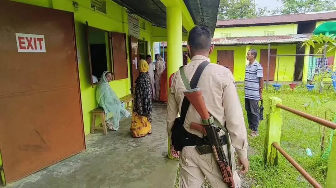 শিলচর: কড়া নিরাপত্তার মধ্যে শিলচরে পৌরনিগম নির্বাচনে ভোটগ্রহণ শুরু হয়েছে