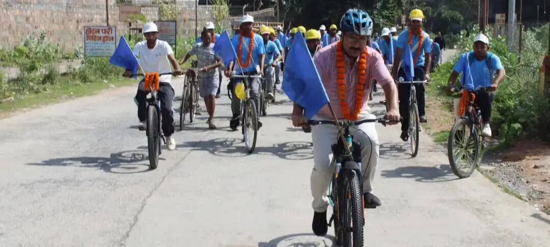 निवाड़ी: ओरछा से शुरू हुई युवा जलवायु संदेश साइकिल यात्रा, 10 अक्टूबर को बक्सवाहा में होगा समापन