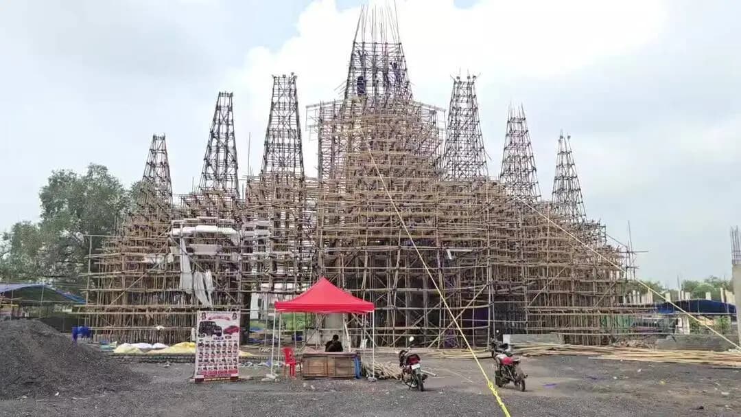 जांजगीर: 35 फीट की दुर्गा प्रतिमा, अमेरिका के स्वामीनारायण अक्षर धाम मंदिर की तर्ज पर 140 फीट ऊंचा पंडाल जांजगीर नैला में बनाया गया
