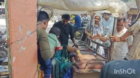 बिंदकी: बिंदकी में तहसील के सामने कार ने ई-रिक्शा और कई दो पहिया वाहनों में मारी टक्कर, आधा दर्जन लोग घायल, दो सीएचसी में भर्ती