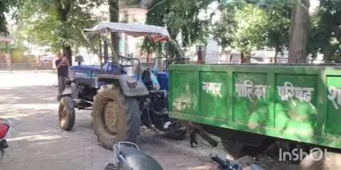 सोहागपुर: मुख्य नगर पालिका अधिकारी के निर्देश के बाद नगर पालिका के कर्मचारियों ने कलेक्ट्रेट परिसर से हटाया कचरा