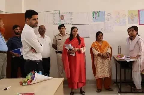 किशनगंज: किशनगंज में कन्या आवासीय विद्यालय का जिलाधिकारी ने किया निरीक्षण, छात्राओं के लिए बेहतर सुविधाओं का निर्देश
